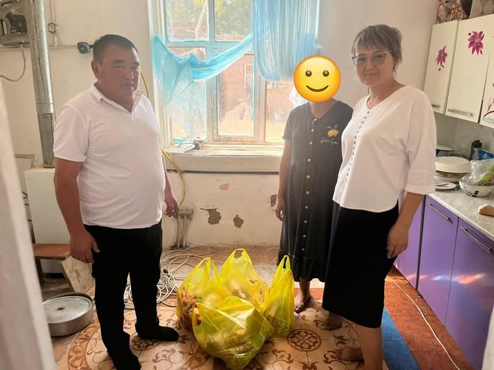 Акция барысында демеуші жеке кәсіпкері Т.Досалиев аз қамтылған бір отбасына азық – түлікпен басқа да сыйлықтармен қамтамассыз етіп, қайырымдылық көрсетті.
