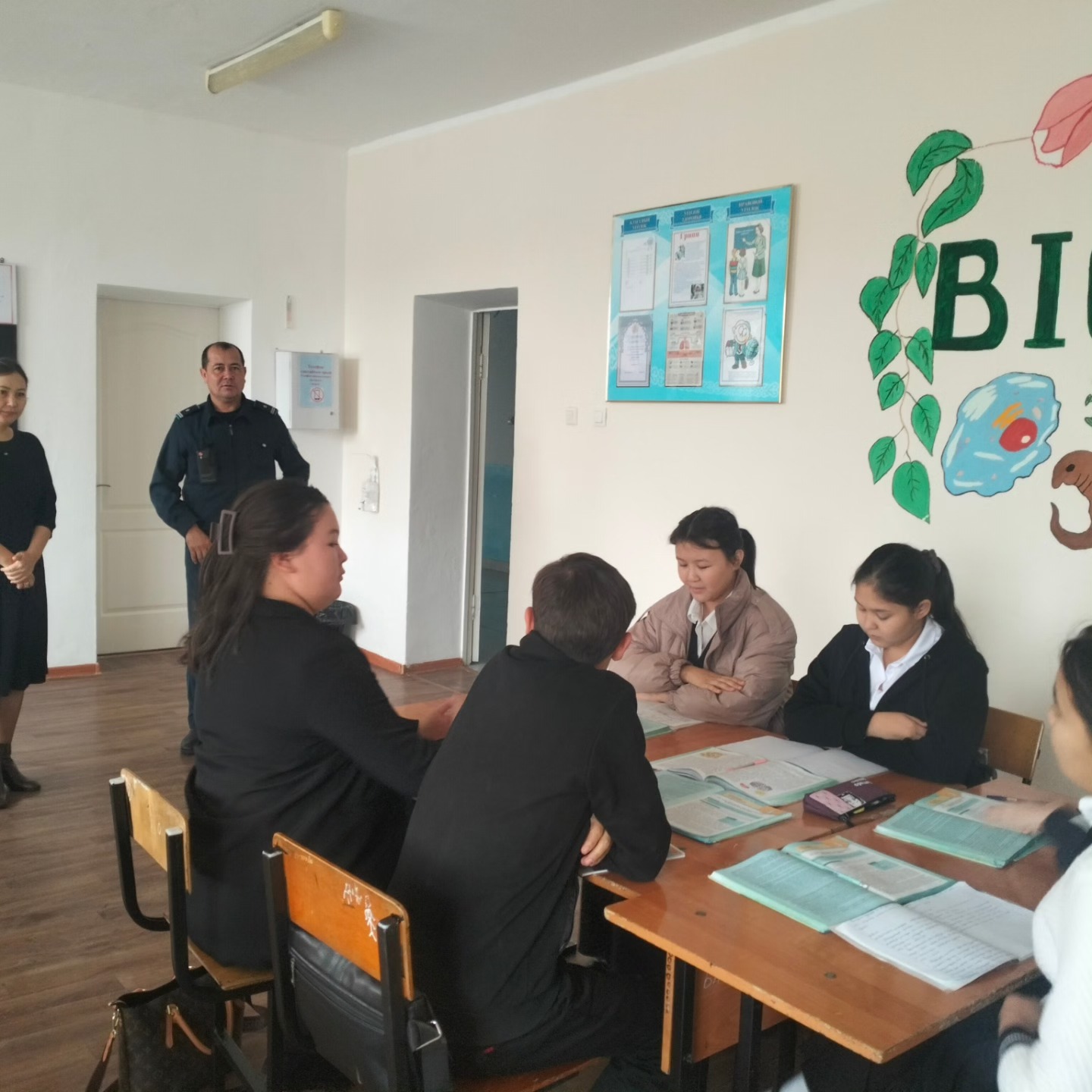 «Мектепке және мектептің аумақтарына әкелуге тыйым салынған, оларда пайдалануы шектелген нәрселер мен заттардың тізбесі» тексеру жұмыстары жұргізілді